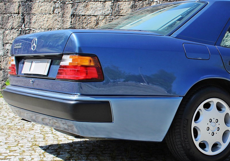 Mercedes-Benz W124 500E